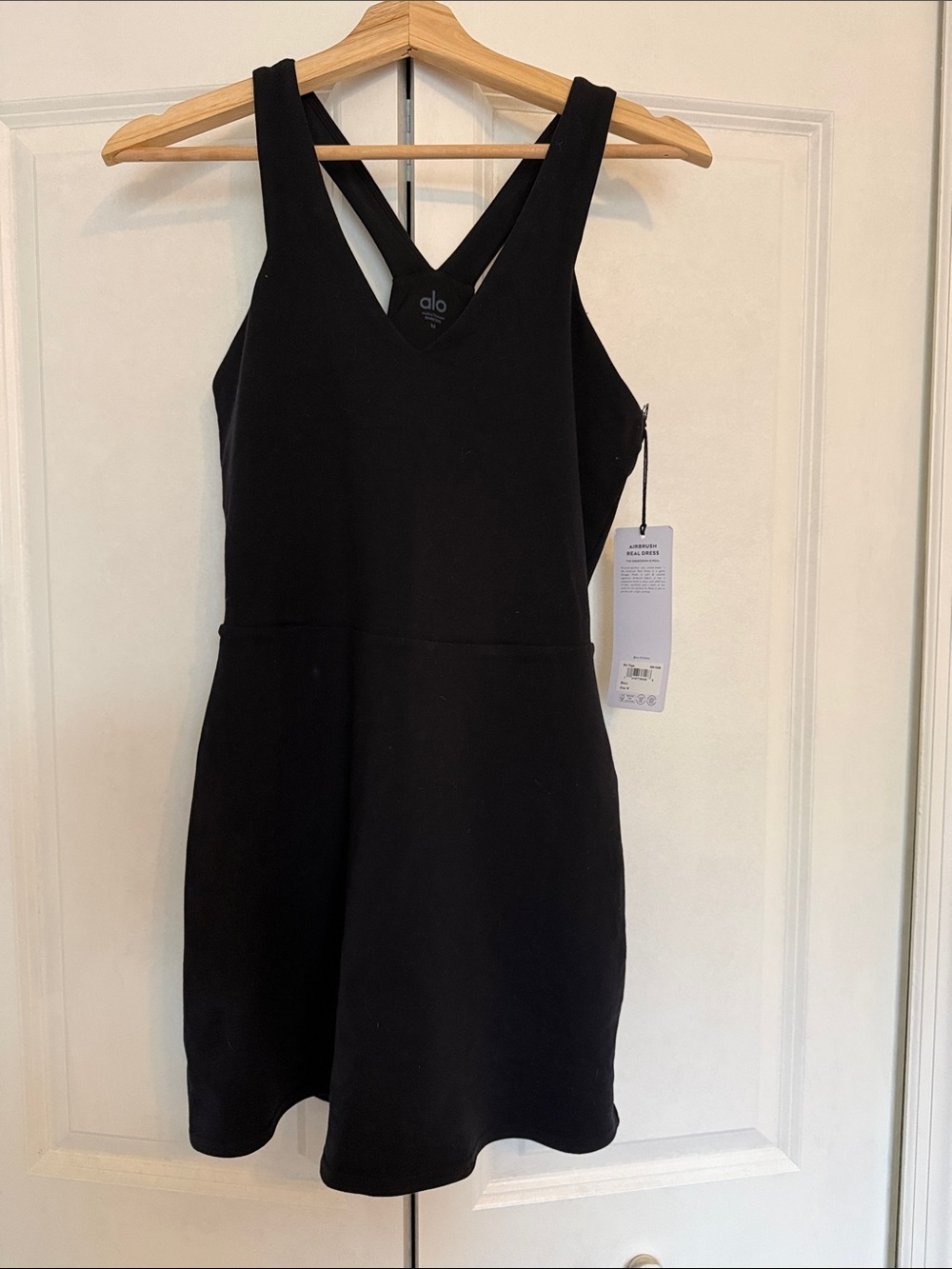 NWT alo yoga Airbrush Real Dress in Black